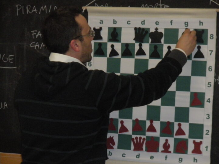 Lezioni di scacchi: Istruttore alla murale